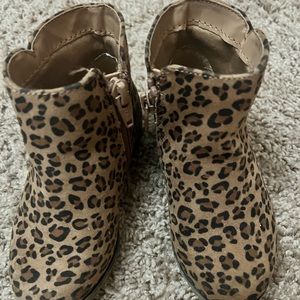 Kids size 8 boot for sale.